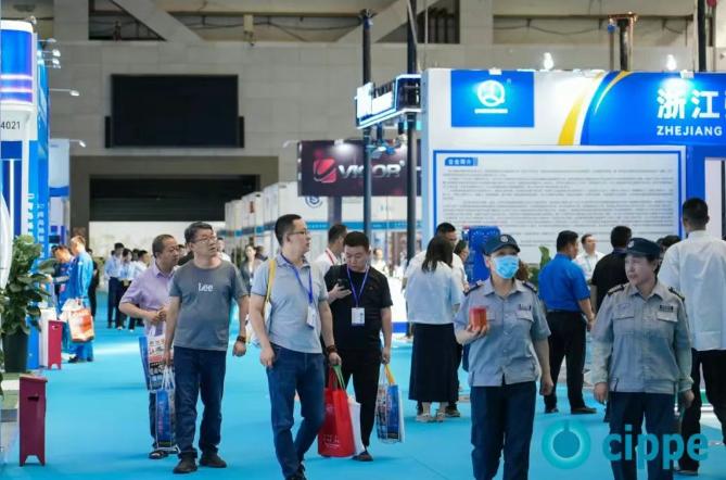 2025新疆國際石油和化工技術(shù)裝備展今日開幕！500+名企云集共創(chuàng)絲路中亞能源新走廊！