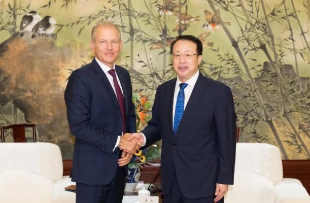 龔正會(huì)見(jiàn)法國(guó)液化空氣集團(tuán)CEO傅朗華